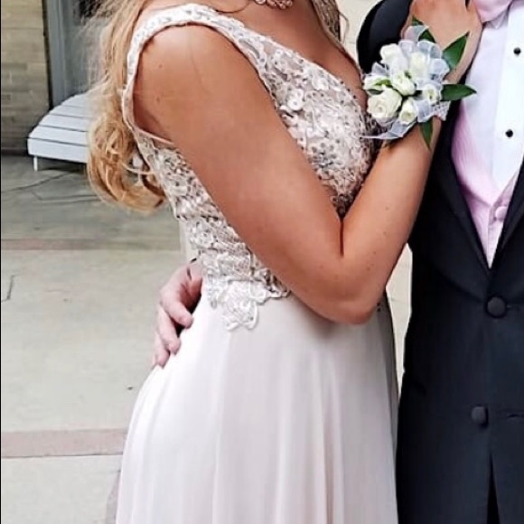 PROM DRESS - Picture 3 of 8